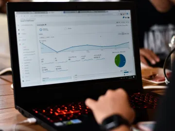 Eigener Onlineshop oder Verkaufen bei Amazon, Ebay & Co.: Vor- und Nachteile