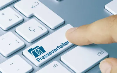 PM über Presseverteiler versenden (© momius  – stock.adobe.com)