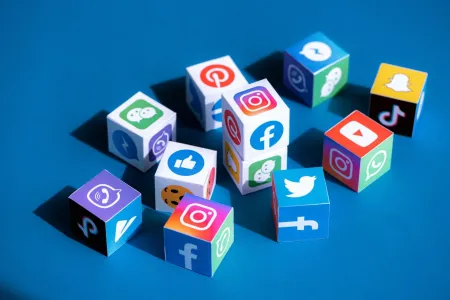 Wichtig: Social Media beobachten © bloomicon - stock.adobe.com Wichtig: Social Media beobachten © bloomicon - stock.adobe.com