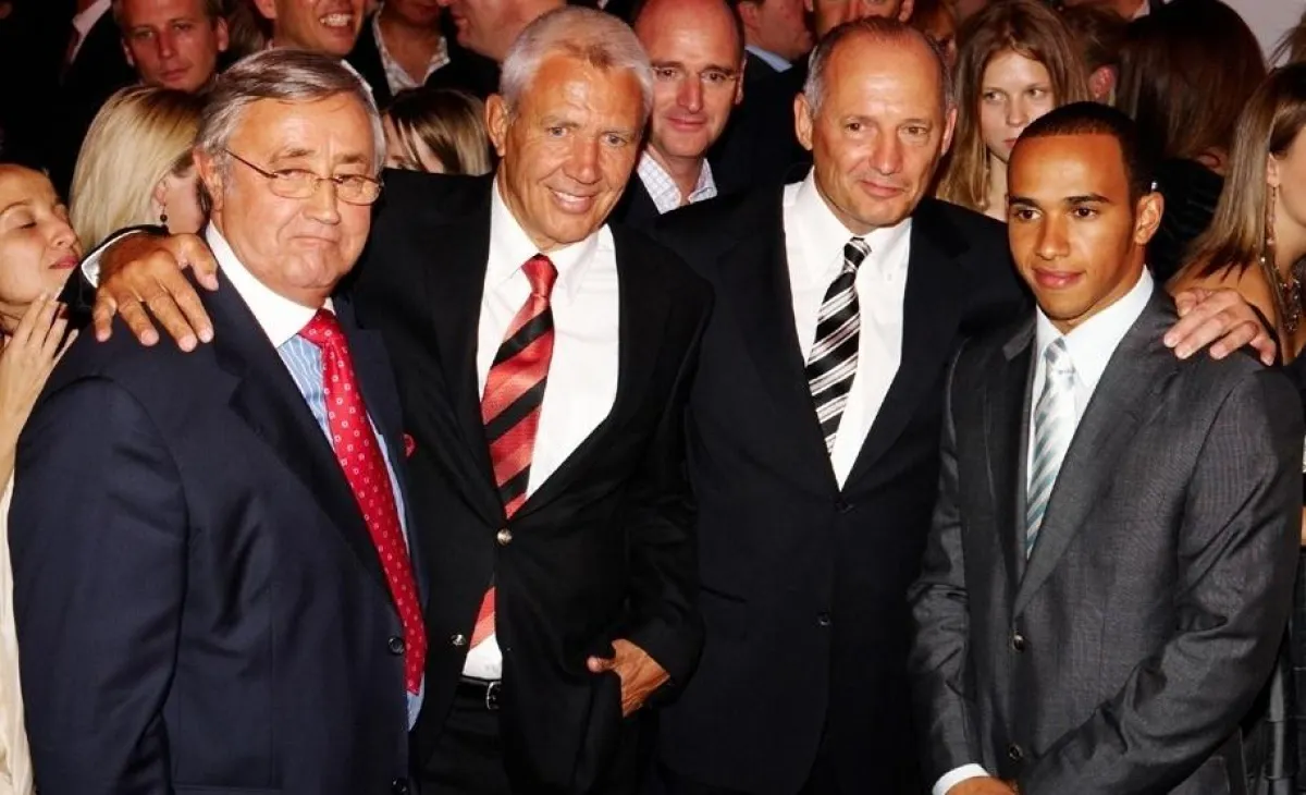 v.l.n.r.: Rennsportlegende Walter WOLF, Jacques Lemans Firmengründer Alfred RIEDL, McLaren-Mercedes Teamchef Ron DENNIS, Formel 1 Wunderkind Lewis HAMILTON