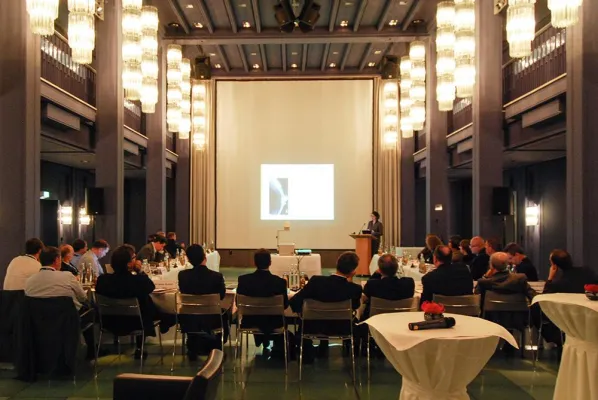 Bild: Internationales Expertentreffen in Berlin zum Thema "Behandlung von großen Knochendefekten"