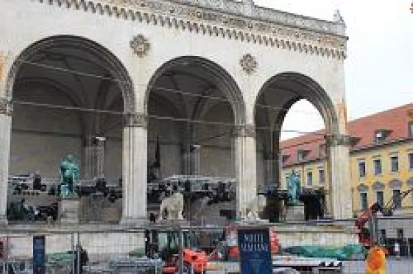 Bild: Startschuss für den Aufbau zu Klassik am Odeonsplatz 2012!