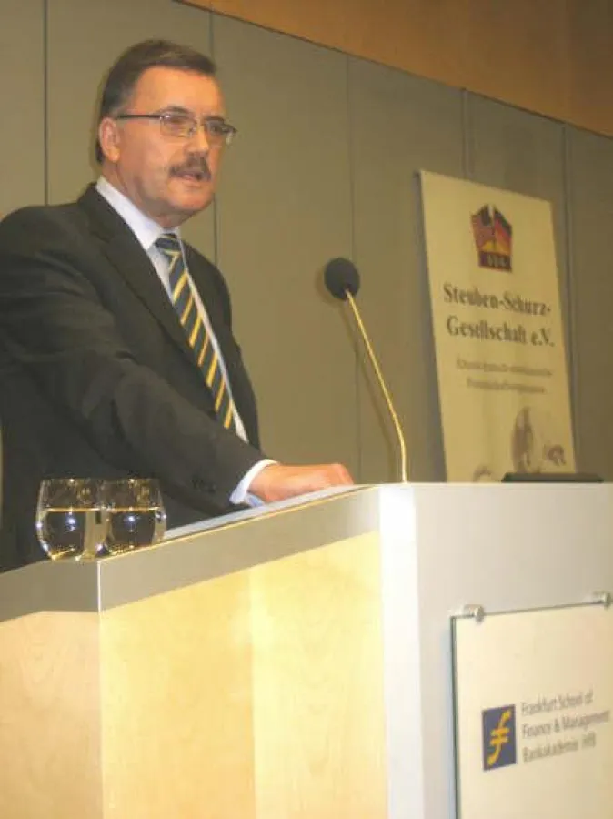 EZB-Direktoriumsmitglied Prof. Jürgen Stark vor der SSG