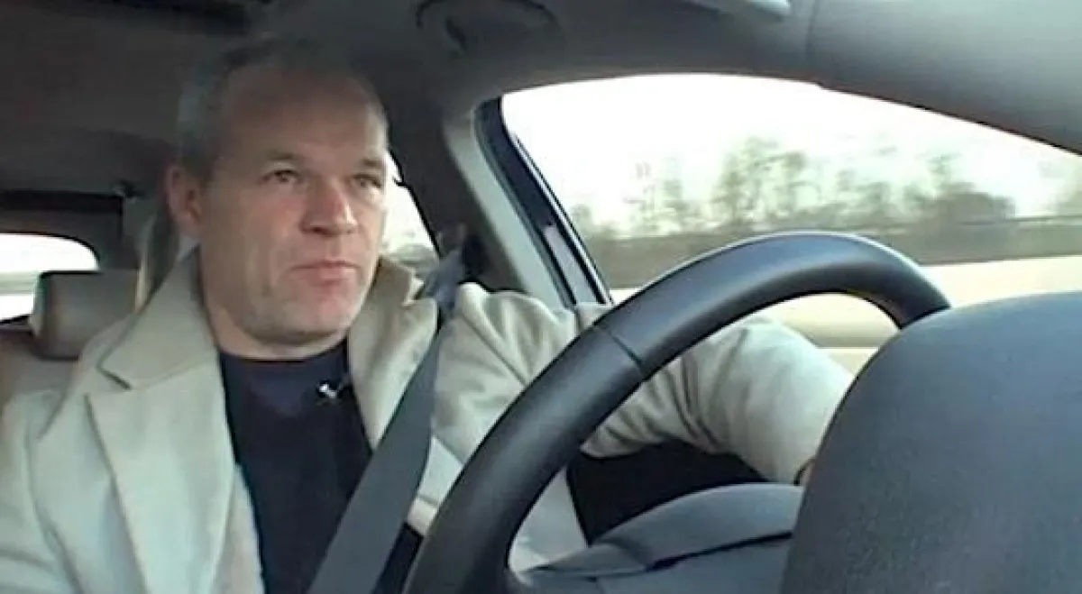 Unterwegs mit Uwe Boll - im Auto.