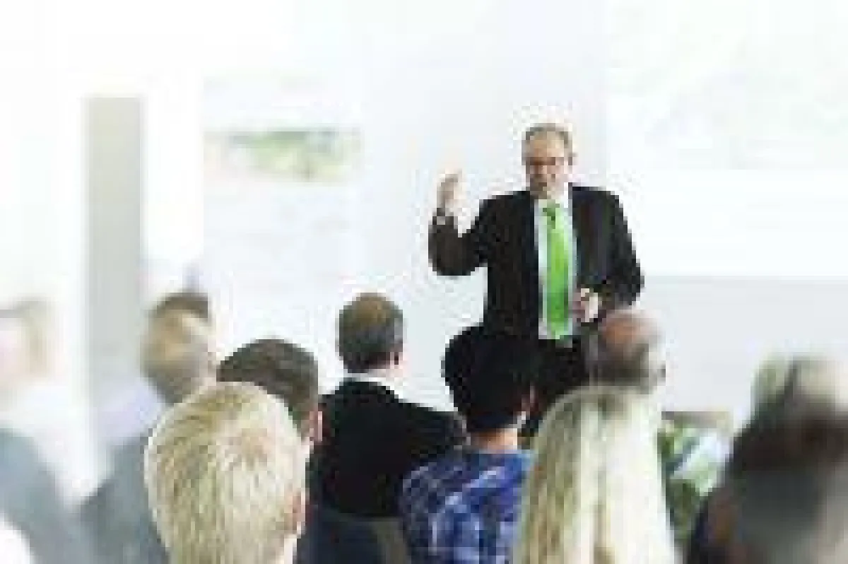 Experten vermitteln Fachwissen und praxisrelevante Neuerungen für die effiziente Abwicklung kaufmännischer Unternehmensprozesse