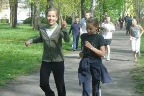 Sponsorenlauf: Schüler laufen für mehr Bildung Bild: Sponsorenlauf: Schüler laufen für mehr Bildung