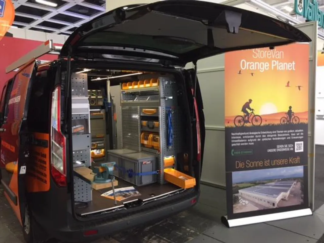 Vorführfahrzeug in einem Ford Transit Custom mit StoreVan modularem Einrichtungssystem