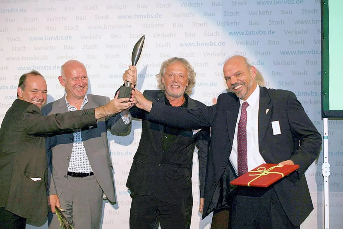 Siegreiche Architekten: (v. li.): Helmut Feldmeier, Inhaber PASD Architekten; Peter Davids; Friedhelm Terfrüchte; Peter Strauch, Stadt Baesweiler