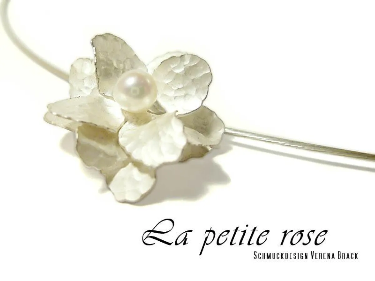 Der passende Schmuck zum weißen Kleid