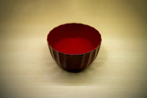 Bild: Gefäße für Getränke Von Pracht und Plastik