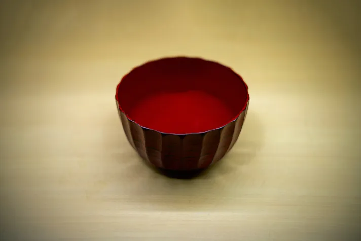 Bild: Gefäße für Getränke Von Pracht und Plastik