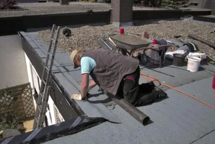 Bild: Beim Dach kann das Sparen teuer werden