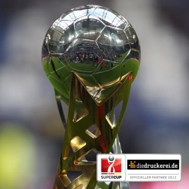 Onlineprinters GmbH sponsert SuperCup © DFL