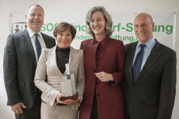 SOS-Kinderdorf-Stiftung gewinnt portfolio institutionell Award in der Kategorie „Beste Stiftung“ Bild: SOS-Kinderdorf-Stiftung gewinnt portfolio institutionell Award in der Kategorie „Beste Stiftung“