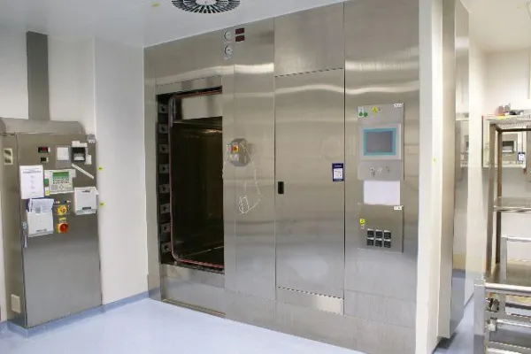 Bild: Versteigerung von Maschinen zur Herstellung von Impfstoffen