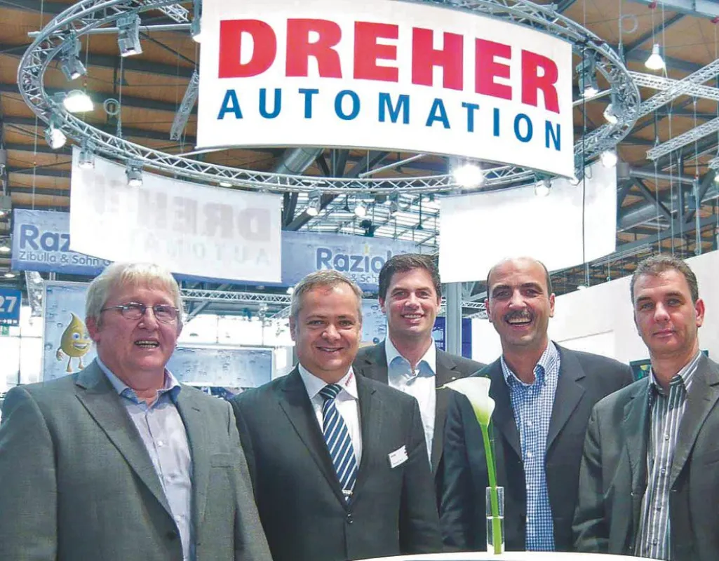 DREHER-Vertriebsleiter Thomas Kern (2.v.l.) mit Vertretern der Firma Lydall auf der EuroBLECH.