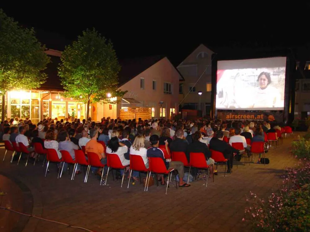 Mit der Eintrittskarte ist die Hin- und Rückfahrt zum Filmereignis Alpinale gratis.