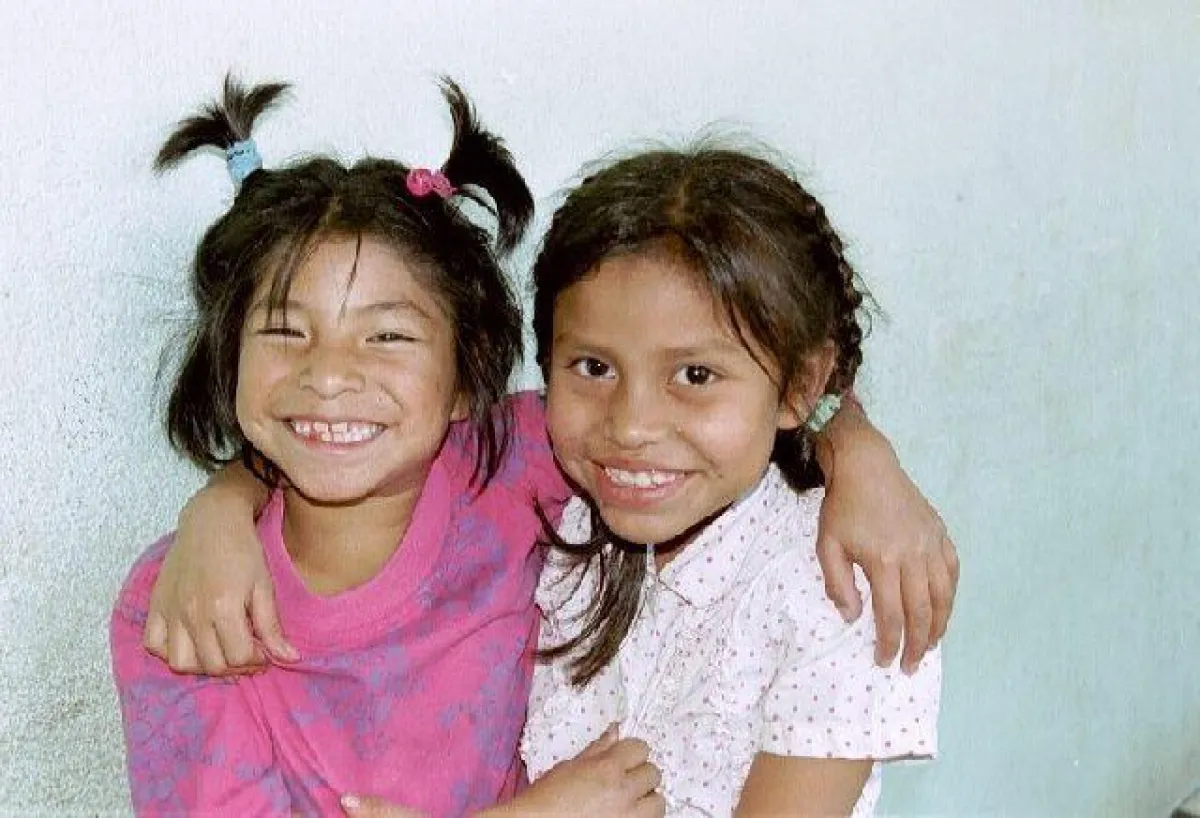 Bei UNSERE KLEINEN BRÜDER UND SCHWESTERN finden Waisenkinder neue Schwestern und Brüder (hier ein Bild aus Guatemala)