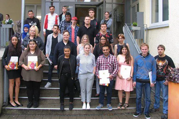 Bild: Alle haben es geschafft: „Schillerstraße 15“ verabschiedet Absolventen