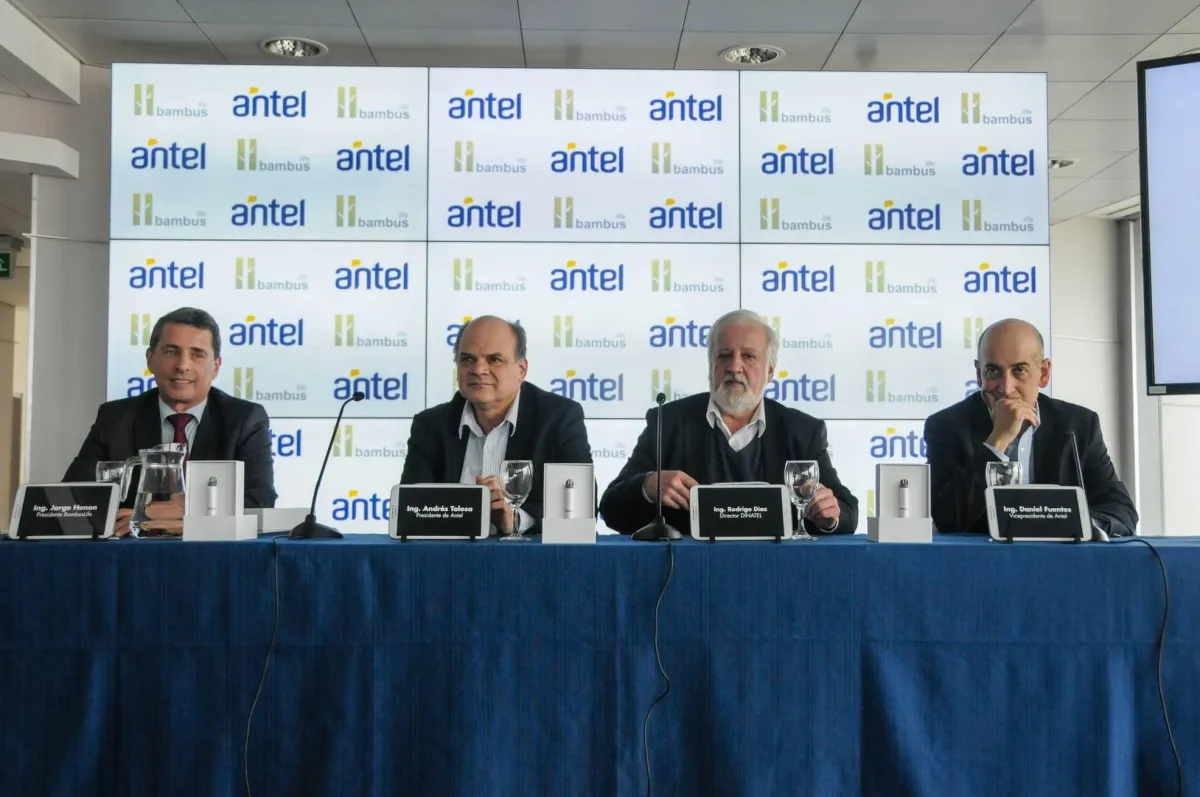Jorge Henon, Andrés Tolosa, Rodrigo Diaz und Daniel Fuentes bei der Pressekonferenz in Montevideo.