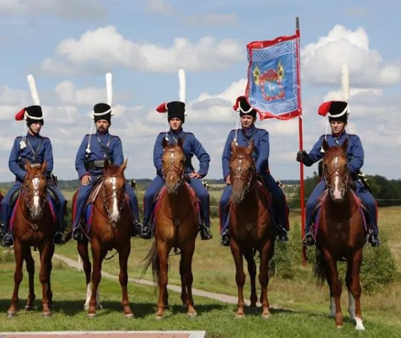 Bild: Der Historische Pferderitt Moskau- Paris 1812 - 2012 hält in Leipzig