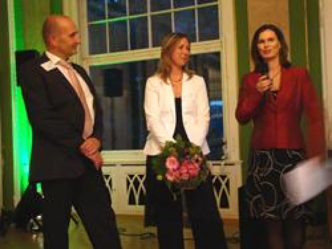 v.l.n.r. Hanning Kempe, Grayling und Christina Fischbach, PR PLUS im Gespräch mit der Preisträgerin Barbara Reinke v.l.n.r. Hannin