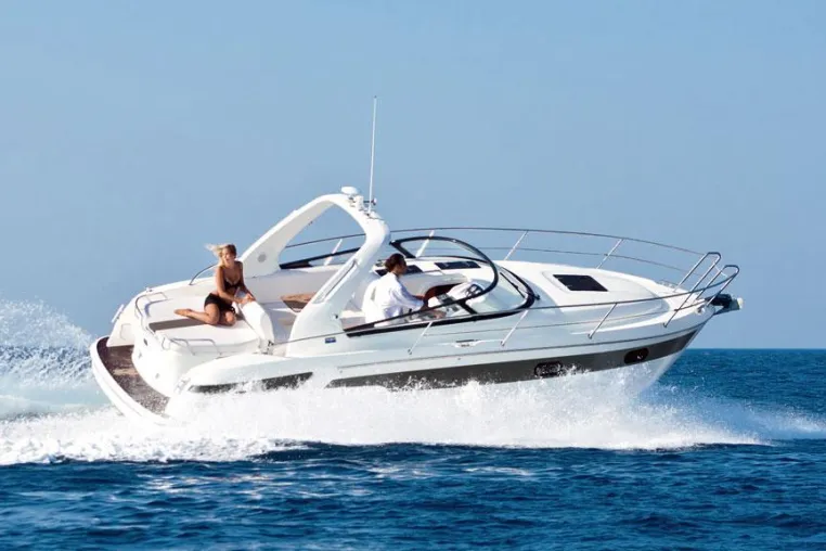 Bild: Neue Bavaria Sport 29 bei Yachtcharter-Schulz