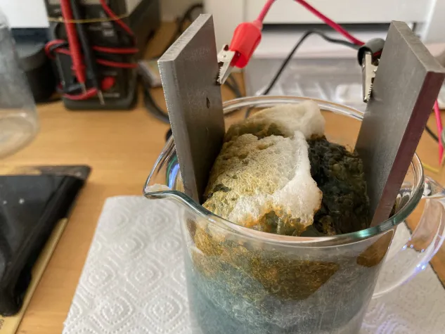 Bild: Mikro-Plastik Problematik - Eine Lösung durch Anwendung der Elektrokoagulation (EC)