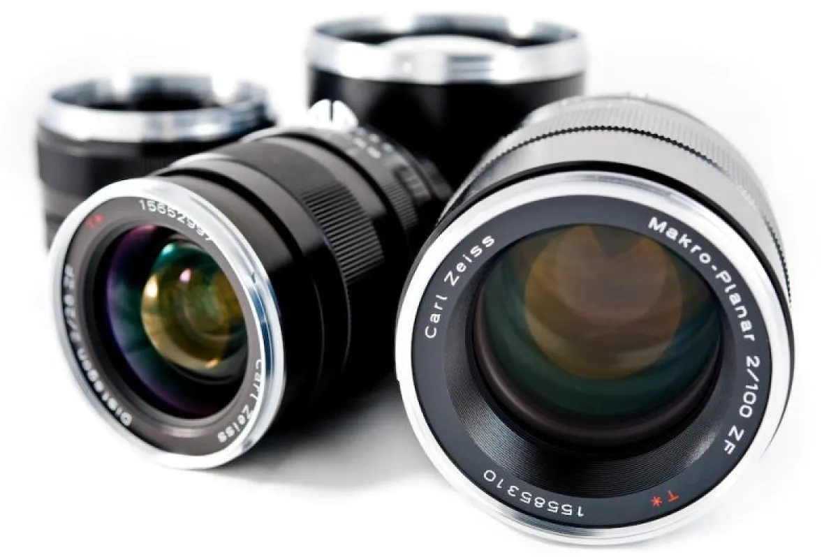 Objektive von Carl Zeiss: Die Legende jetzt bei LensAvenue.com mieten