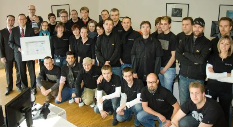 Qualität des Service-Center von Canyon-Bicycles gewürdigt – Zertifikat nach DIN EN 15838 übergeben. Bild: Qualität des Service-Center von Canyon-Bicycles gewürdigt – Zertifikat nach DIN EN 15838 übergeben.