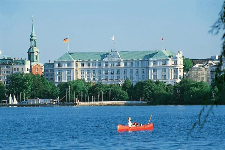 Das Hotel Atlantic Kempinski in Hamburg wird generalsaniert Bild: Das Hotel Atlantic Kempinski in Hamburg wird generalsaniert