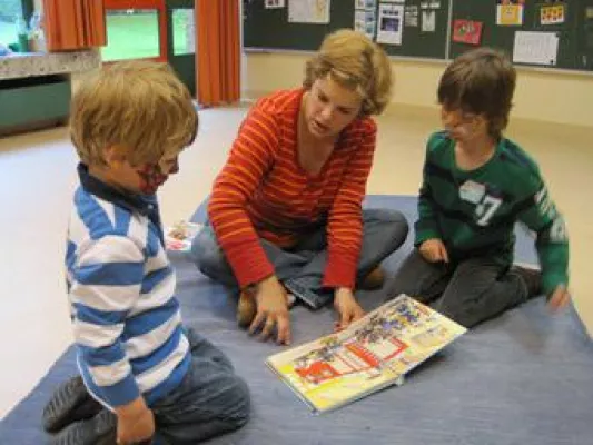 Bild: Bilderbücher für hörgeschädigte Kinder: Originelle Spendenaktion zugunsten Essener Hörgeschädigten-Einrichtung