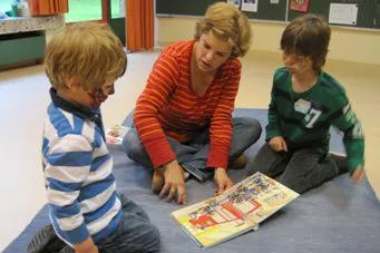 Bild: Bilderbücher für hörgeschädigte Kinder: Originelle Spendenaktion zugunsten Essener Hörgeschädigten-Einrichtung