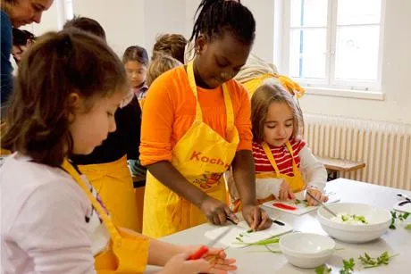 Demonstrationsbetrieb für Bildungsarbeit ausgezeichnet Koordinationsstelle gratuliert Stiftung Domäne Dahlem Bild: Demonstrationsbetrieb für Bildungsarbeit ausgezeichnet Koordinationsstelle gratuliert Stiftung Domäne Dahlem