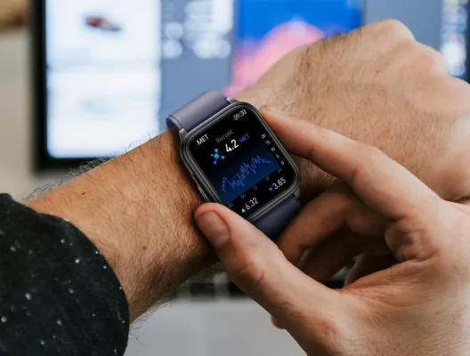 Bild: BioMetrics stellt die neue Cura One Plus vor - die Evolution der Gesundheits-Smartwatches