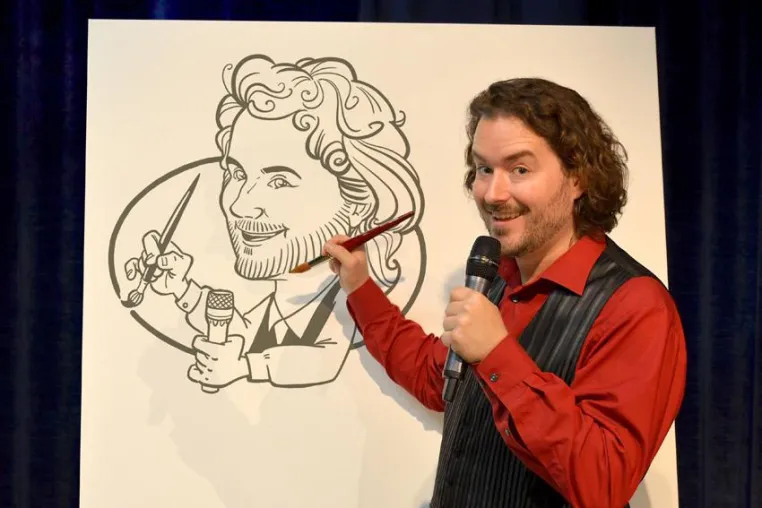 Bild: Marcel Benders karikaturistische Comedy-Show „Kunstrasen“