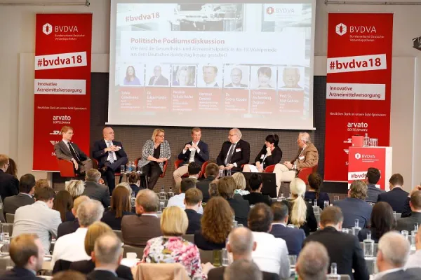 Bild: Auf dem 11. BVDVA-Kongress erörterten Experten Lösungsvorschläge zur innovativen Arzneimittelversorgung