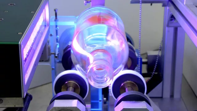 Bild: Ob Infrarot oder Ultraviolett - Goldfarbe profitiert von Spezialstrahlern