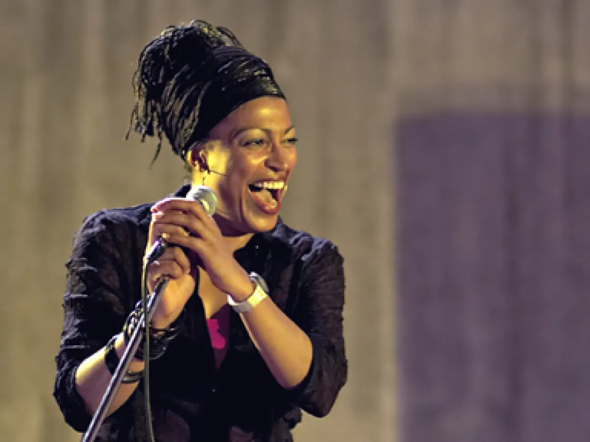 Siyou Isabelle Ngnoubamdjum singt für guten Zweck