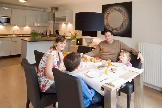 Wo die Reise hingeht: Familien und Eltern entscheiden gemeinsam Bild: Wo die Reise hingeht: Familien und Eltern entscheiden gemeinsam
