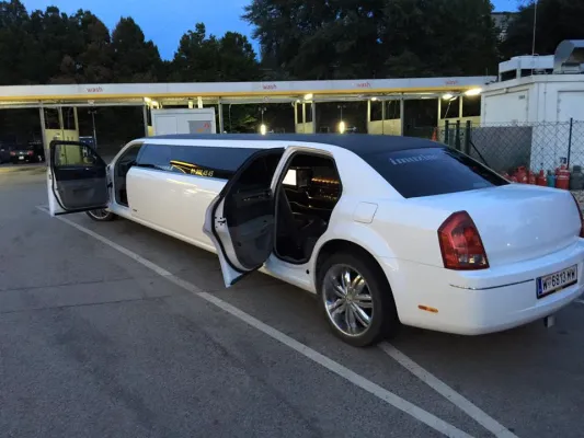 Bild: Limousine mieten Wien | Stretchlimousine mieten wien bei E & M