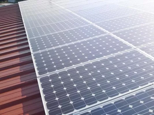 Bild: Global Solar und RAMA SA – Metal Constructions gehen Vertriebspartnerschaft ein