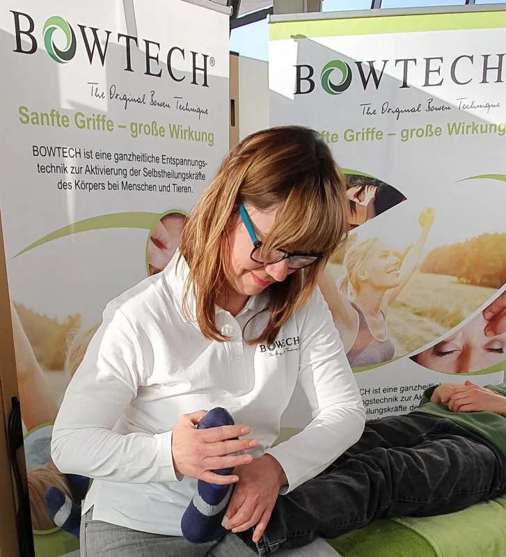 Die sanften Griffe der Bowen Anwendungen mobilisieren die Abwehrkräfte des Körpers. (Foto: BOWTECH)