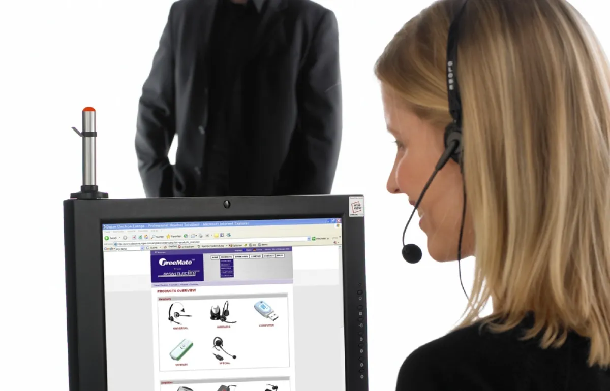 Der zu praktisch allen Headsets und Telefonen kompatible On-Line-Indicator bewahrt Headset-Nutzer durch eine gut sichtbare rote Lampe vor überfallartigen Störungen während der Telefongespräche.