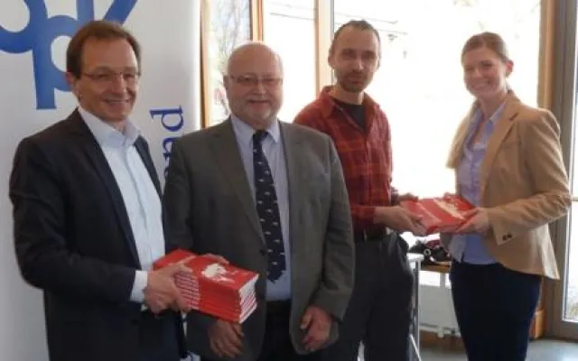 Bild: Desertec-Weltatlas zu den erneuerbaren Energien für mittelfränkische Schülerinnen und Schüler