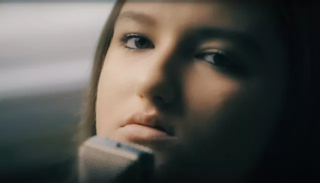 15-jährige Anela: Mit „Step Back" nach ganz vorne in den Charts ! Bild: 15-jährige Anela: Mit „Step Back" nach ganz vorne in den Charts !