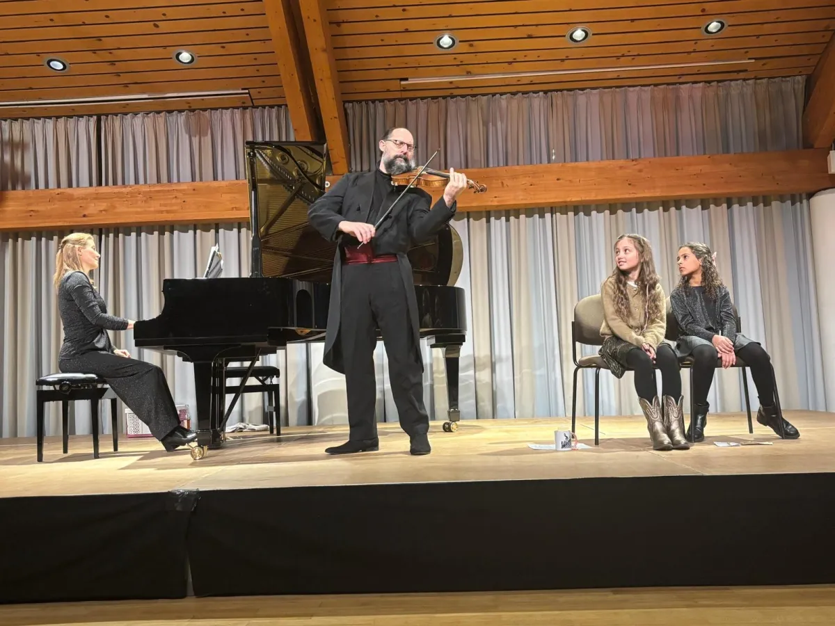 Silvester Ianniello, Violine. Ute Robazza, Klavier. Konzert-Foto (© Silvedzer Ianniello)