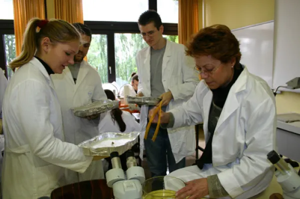 Bild: Infoveranstaltungen am Rheinischen Bildungszentrum über Ausbildungen in Medizin und Biologie