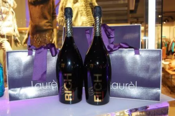 Laurèl und RICH Prosecco: See - Feel - Love / Laurèl zelebriert Fashion on Ice Bild: Laurèl und RICH Prosecco: See - Feel - Love / Laurèl zelebriert Fashion on Ice