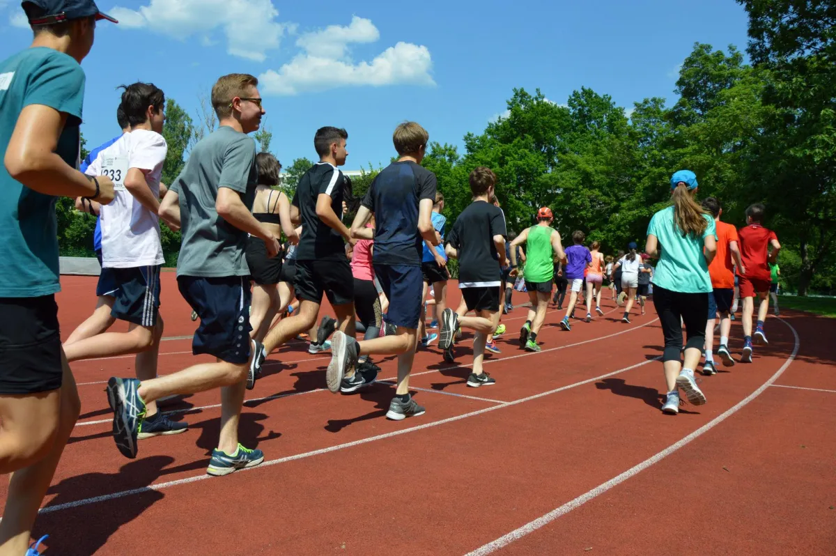 Der Lauf auf dem Sportplatz der TU Chemnitz muss verschoben werden.